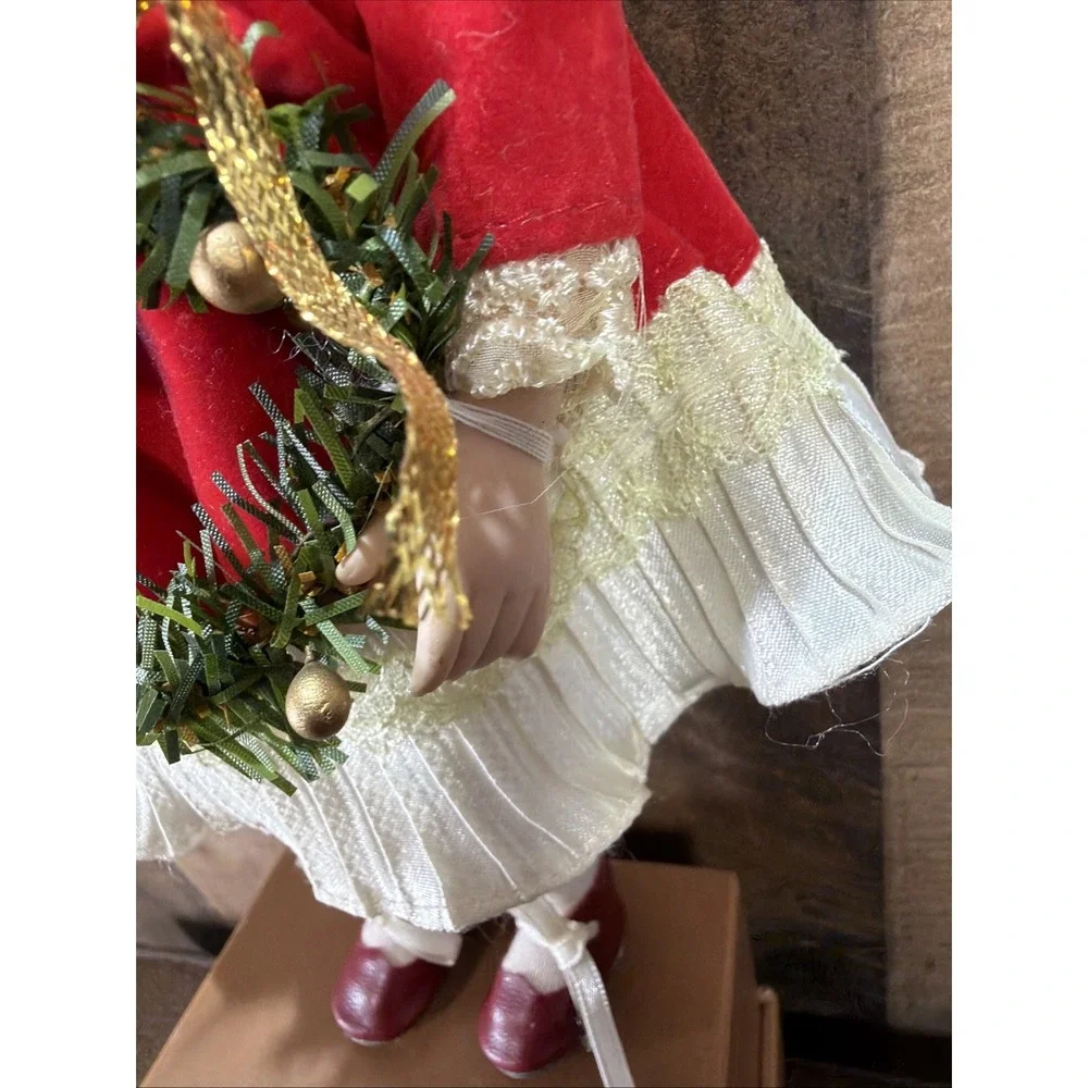 Yuletide Treasures add touch